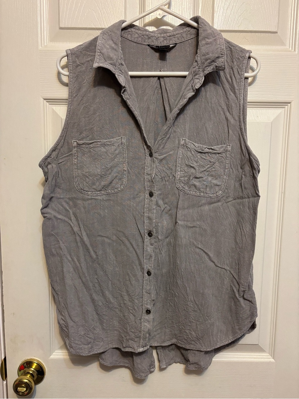 Women’s Sleeveless Button Down Shirt Grey